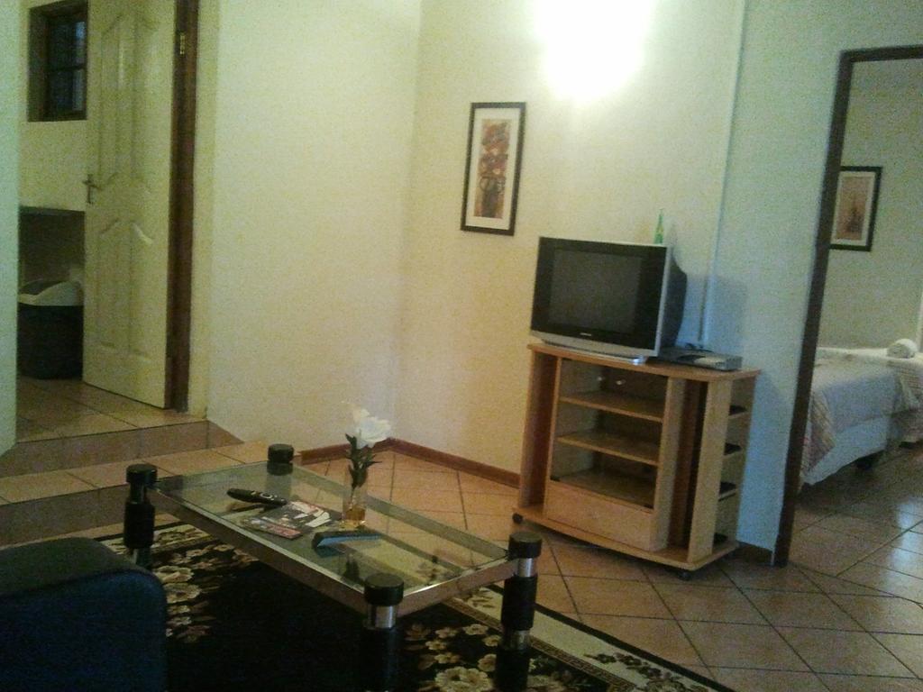 Country Link Guest Lodge Komatipoort Zimmer foto